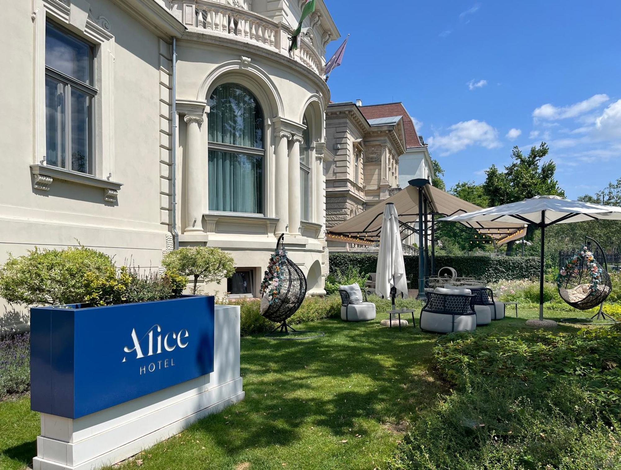Alice Boedapest